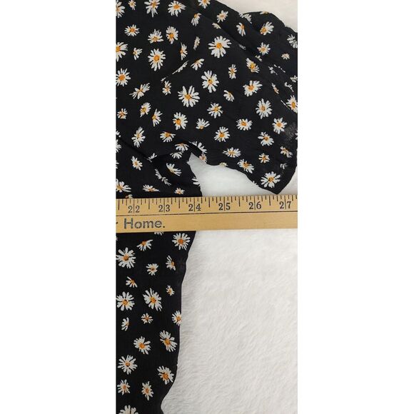 Maurices Daisy Floral Top Size XL - Picture 5 of 10